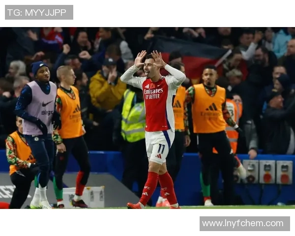 世界杯切尔西逆转阿森纳红牌争议引发全场热议与激烈讨论