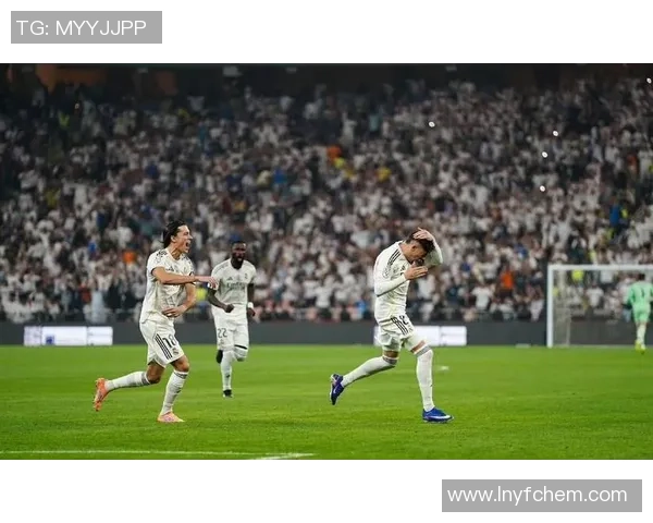 欧联杯精彩对决里昂逆转皇马乌龙球成关键瞬间引发全场狂欢